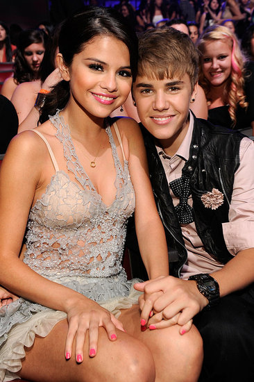 Justin Bieber and Selena Gomez PDA Pictures at Teen Choice
